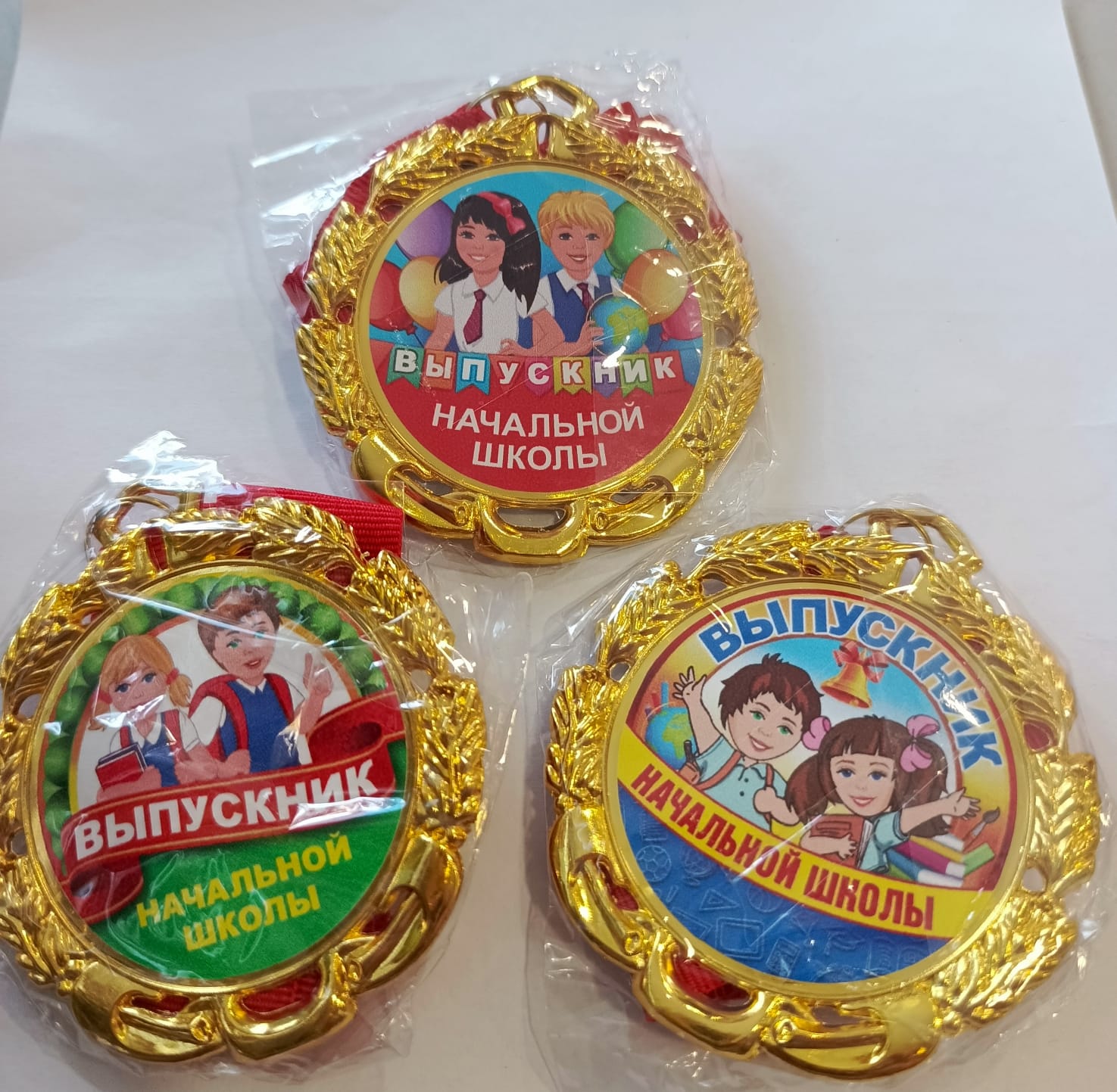 Медаль металлическая на ленте  Выпускник начальной школы D=6,5 см. в ассор, 1020